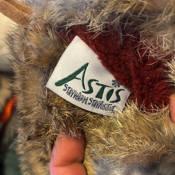 RYSY SHORT CUFF MITTEN IN BROWN - Picture 12 of 15